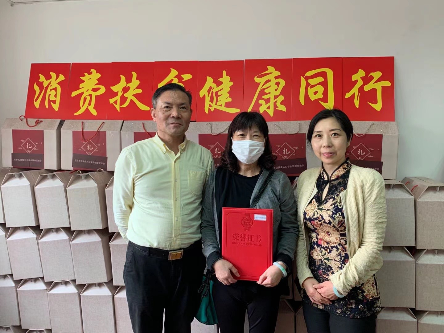 上海紅螞蟻裝潢設計有限公司，為愛一直在行動，祝福祖國更加繁榮昌盛