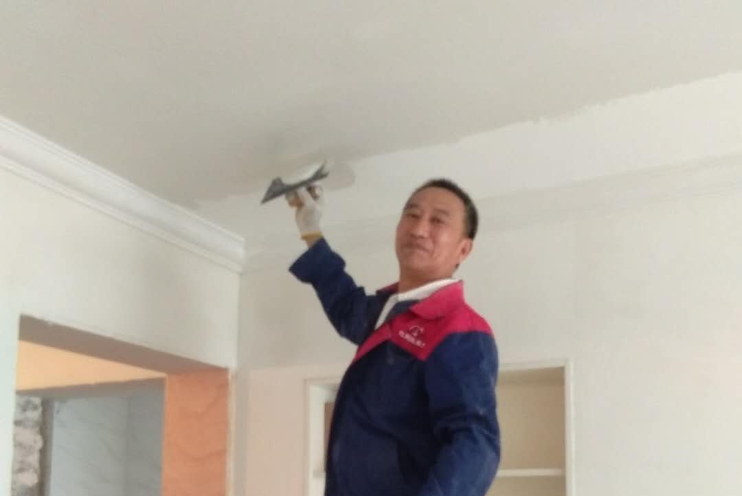 家中墻壁污漬難堪 多重墻壁清潔妙招奉上 輕松變白還省開支