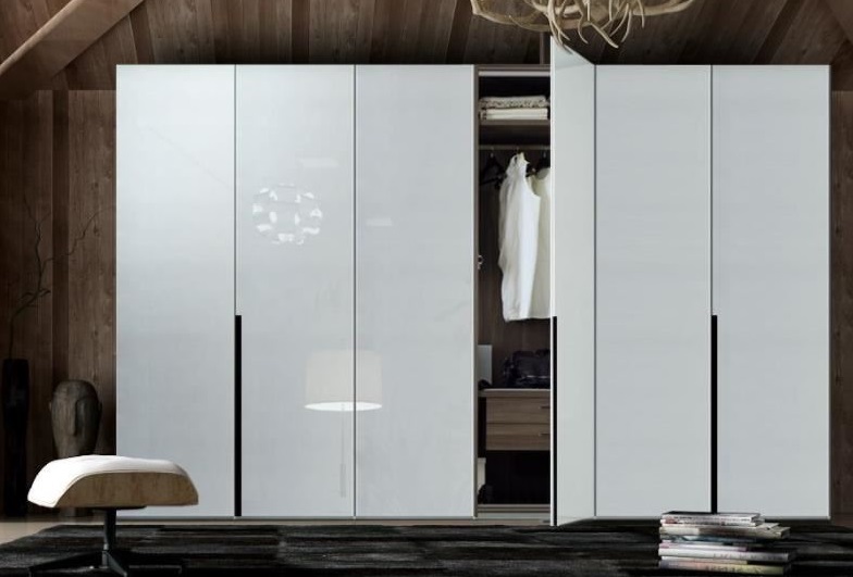 烤漆玻璃優(yōu)缺點(diǎn)有哪些?厚度規(guī)格大概多少?